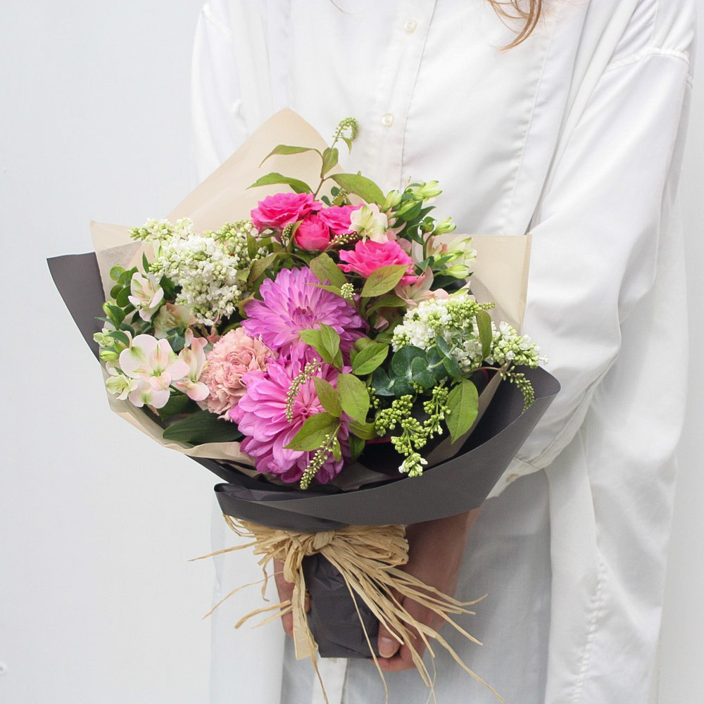 【季節の花束】ピンク■Sサイズ/送料込み+クール便¥330(5月～10月)+クール便¥330(5月～10月)