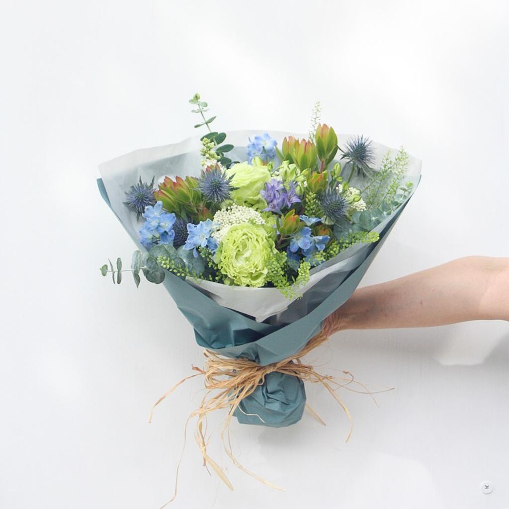 【季節の花束】ホワイト×ブルー■Sサイズ/送料込み+クール便¥330(5月～10月)