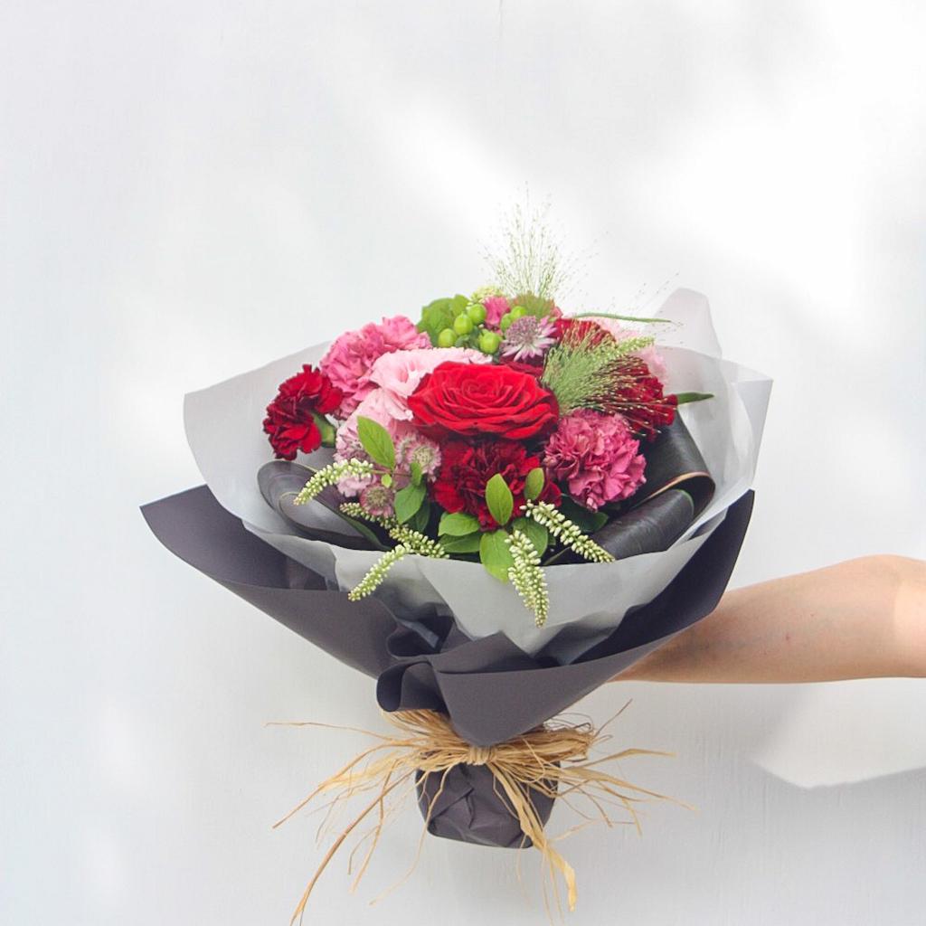 【季節の花束】レッド■Sサイズ/送料込み+クール便¥330(5月～10月)