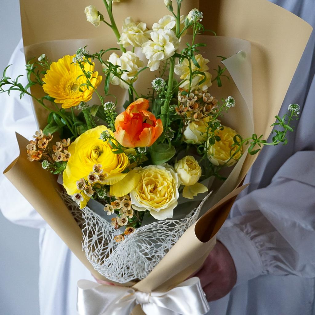 【季節の花束】華やかラッピング/おまかせイエロー■SSサイズ/送料込み