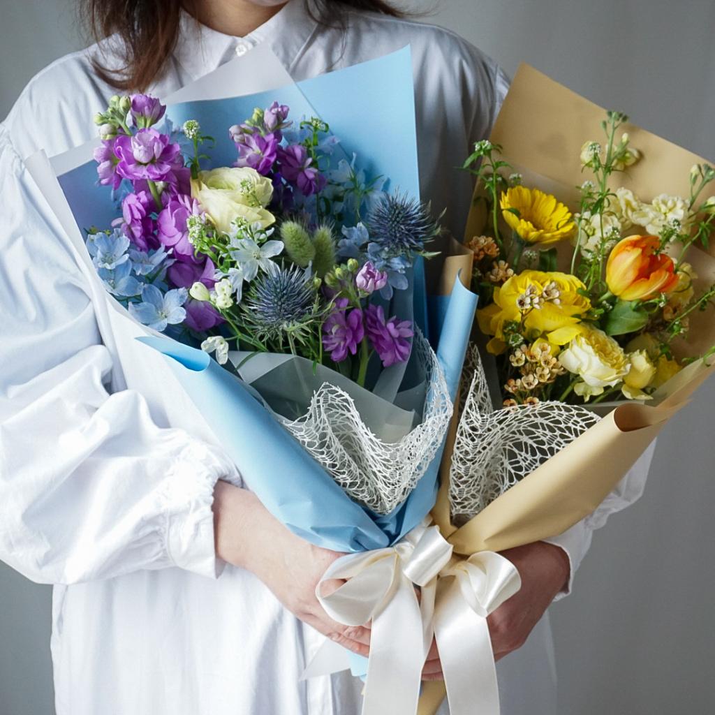 【季節の花束】華やかラッピング/おまかせブルー■SSサイズ/送料込み