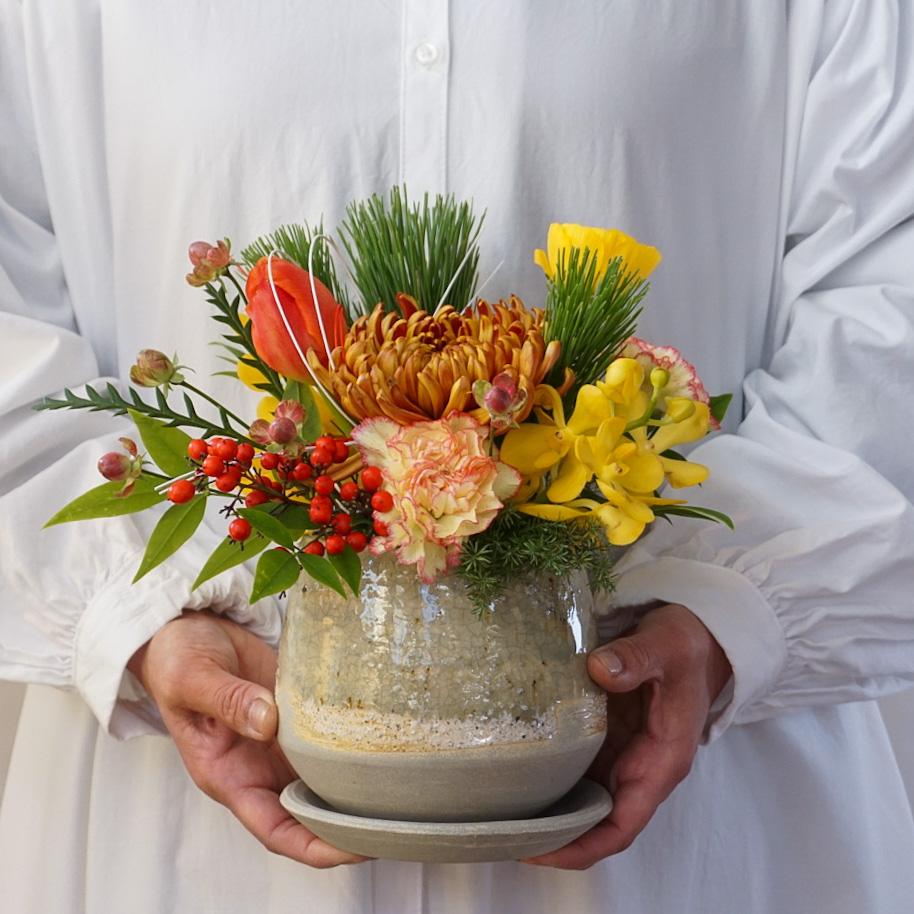 【お正月アレンジ】イエロー×オレンジ■信楽焼の器/送料込み※着日指定なしのご注文で29日のお届け