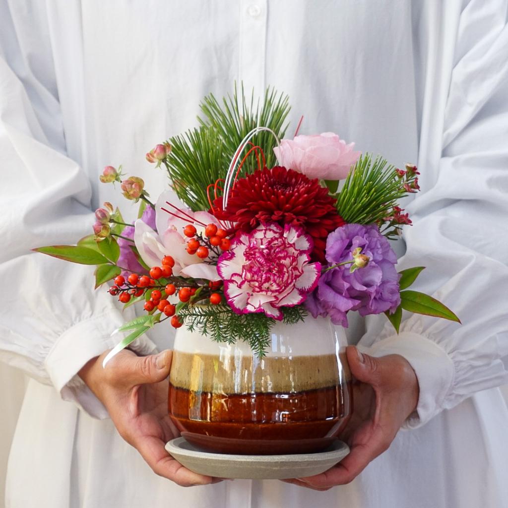 【お正月アレンジ】レッド×パープル■信楽焼の器/送料込み※着日指定なしのご注文で29日のお届け