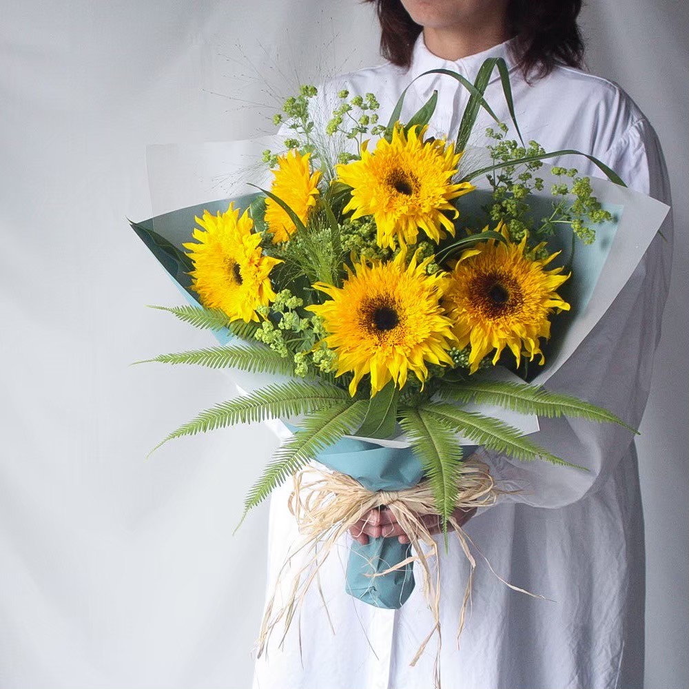 【夏の花束】八重咲きヒマワリとフレッシュグリーン/送料込み＋クール便¥330※期間限定