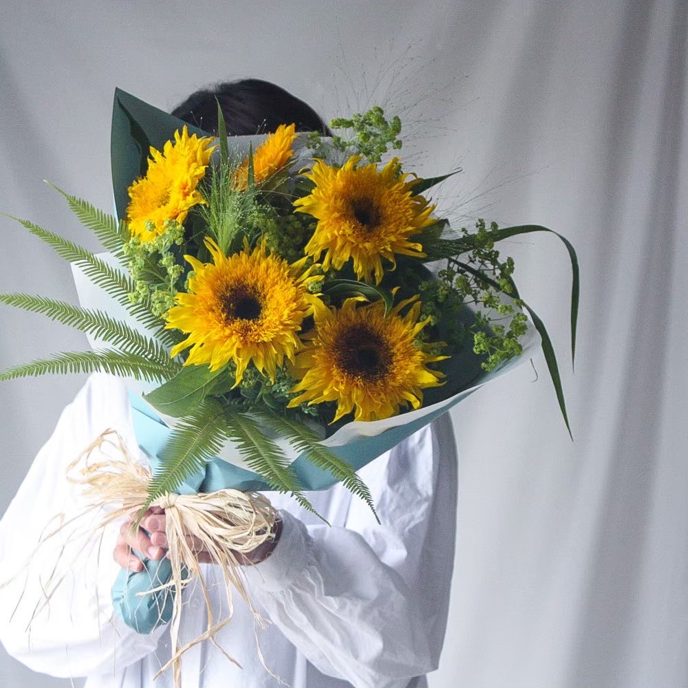 【夏の花束】八重咲きヒマワリとフレッシュグリーン/送料込み＋クール便¥330※期間限定