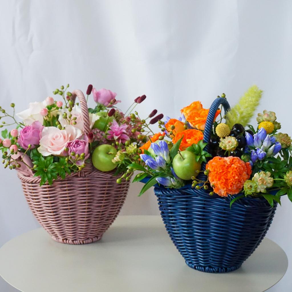 【敬老の日のお花】バスケットのアレンジメント◇ネイビー×オレンジ/送料込み＋クール便¥330
