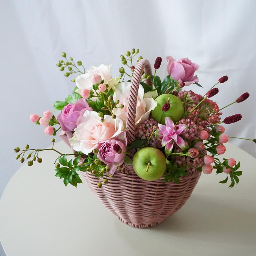 【敬老の日のお花】バスケットのアレンジメント◇ピンク×ピンク/送料込み＋クール便¥330